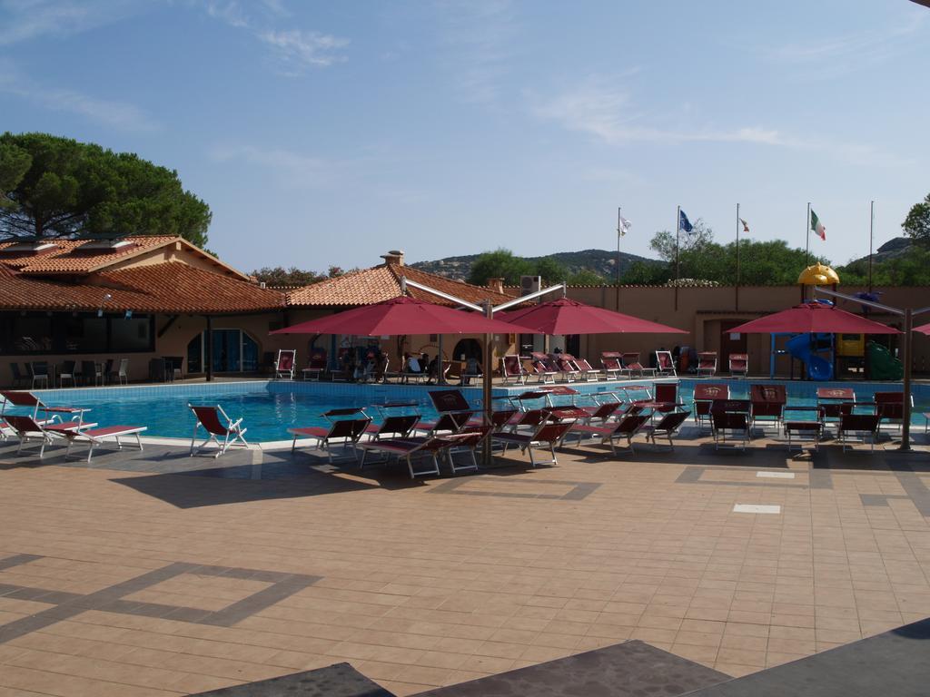 Club Esse Cala Bitta Hotel Baja Sardinia Exterior foto