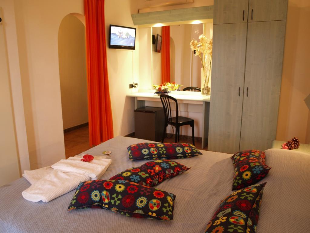 Club Esse Cala Bitta Hotel Baja Sardinia Cameră foto